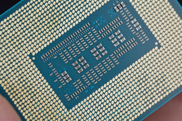 再创Intel天花板！酷睿i9-14900K/i7-14700K图赏