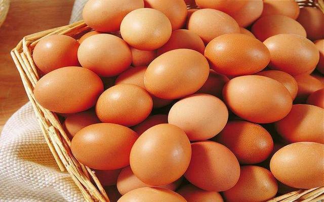 鸡蛋怎么受精用一篮子鸡蛋孵小鸡