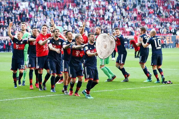 拜仁德甲八连冠：德国足球不朽的传说